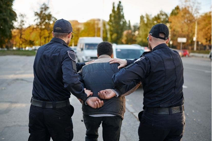 Policja w Suszu zatrzymała mężczyznę z dwoma listami gończymi
